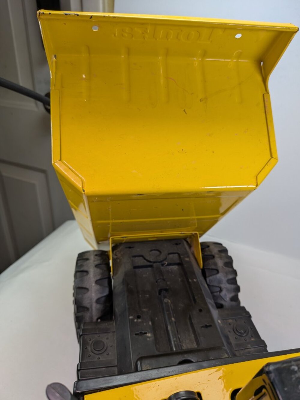 Vintage Tonka Mighty Dump Truck #768 Yellow Pressed Steel Plastic Chassis 90s - Picture 12 of 17